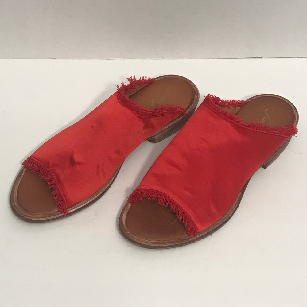 FREE PEOPLE red sandals size 8